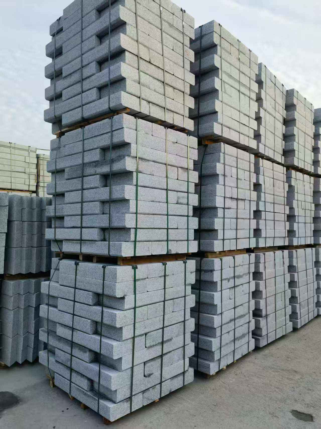 淄博 路沿石（路侧石），颜色一致，尺寸标准