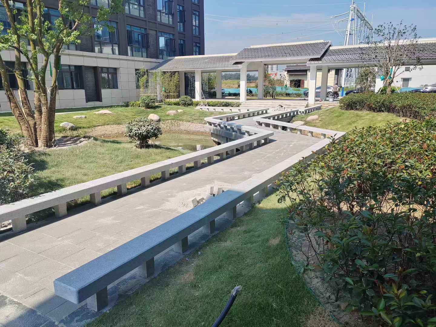 淄博 芝麻灰小区坐凳&栏杆安装效果