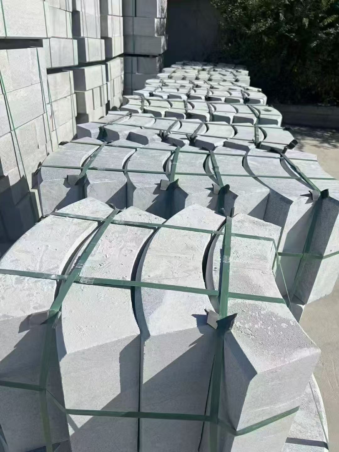 淄博 芝麻灰弧形路沿石