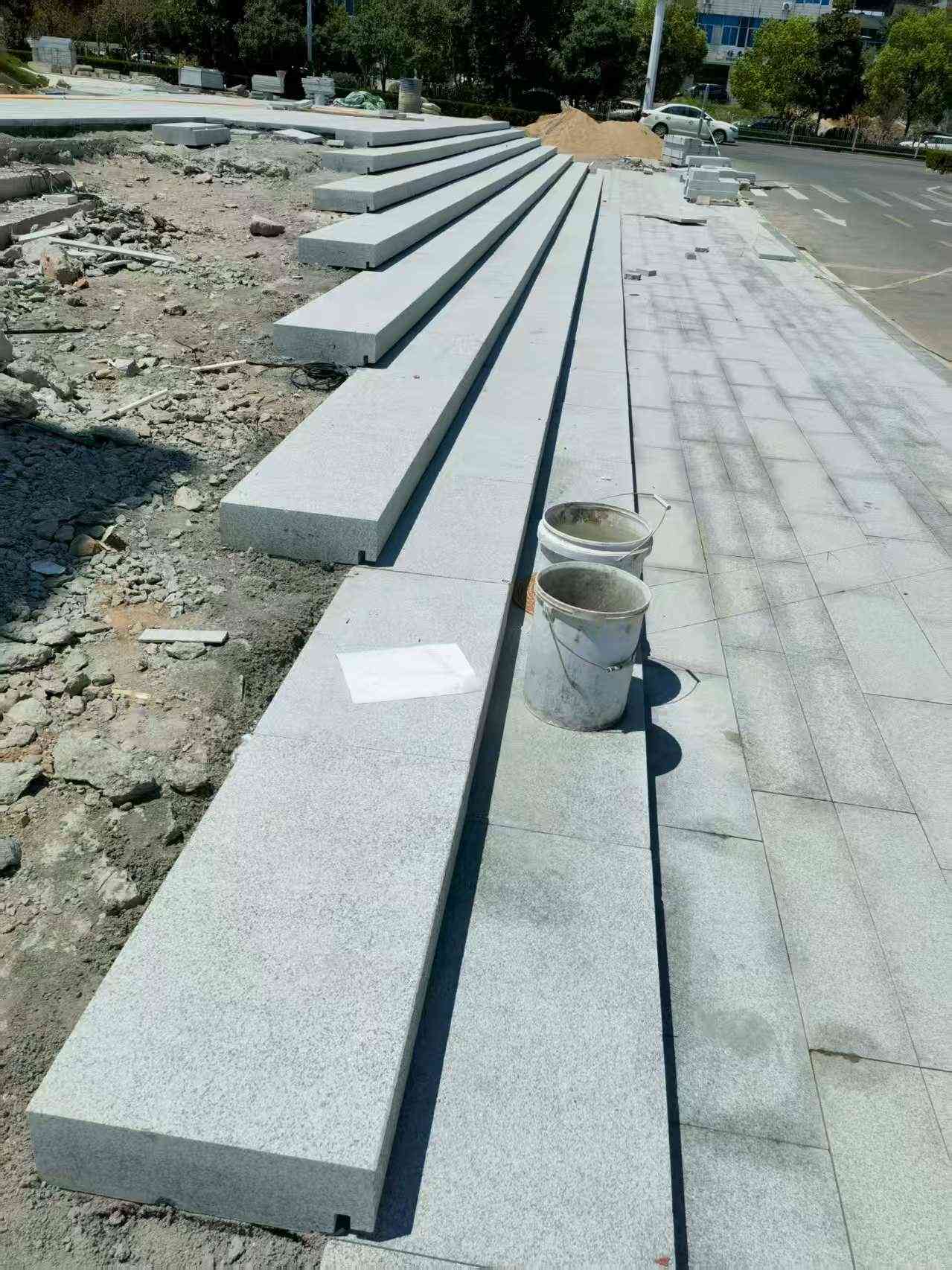 淄博 芝麻白整石台阶，施工现场