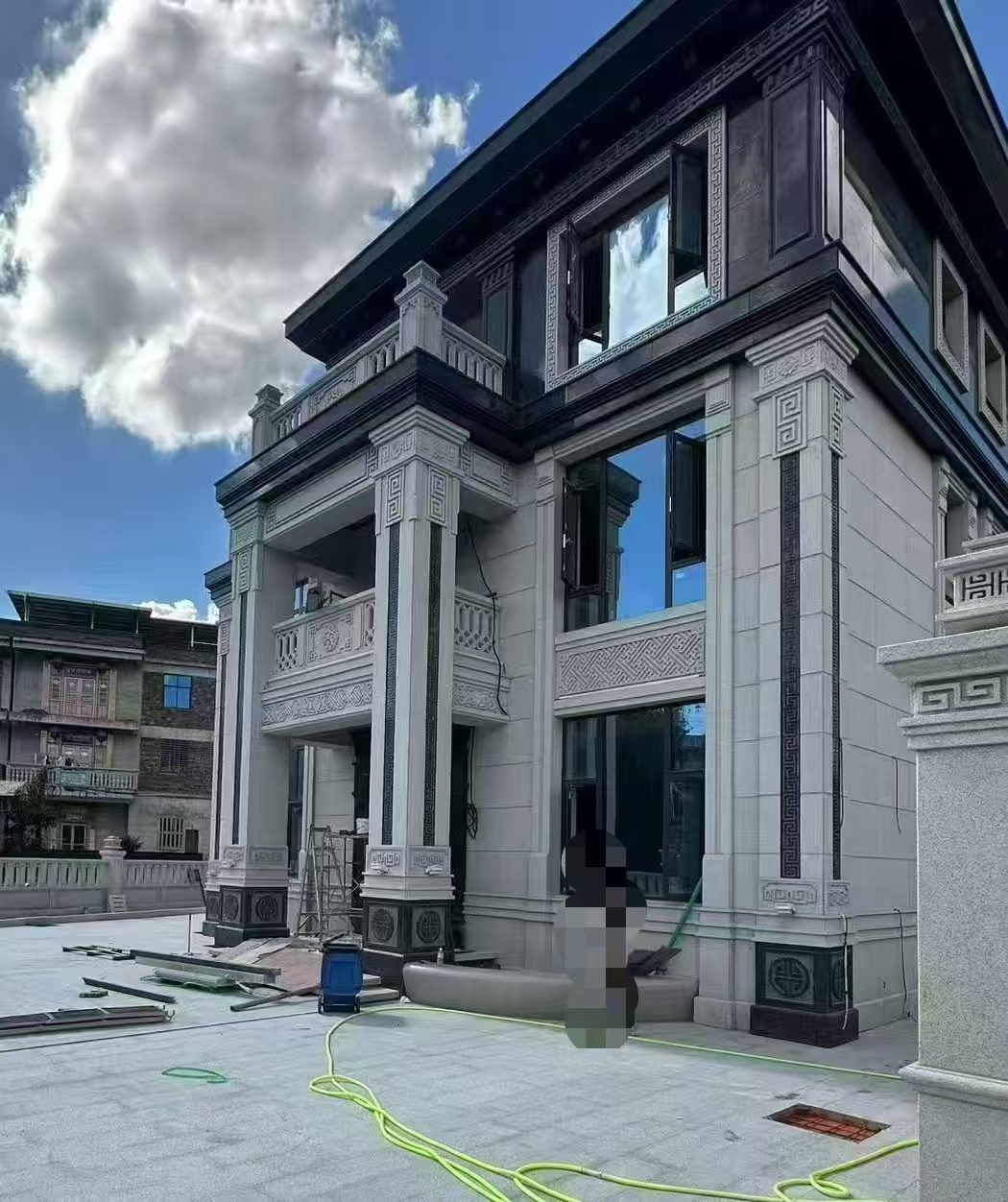 淄博 别墅干挂，芝麻白与芝麻黑完美配合