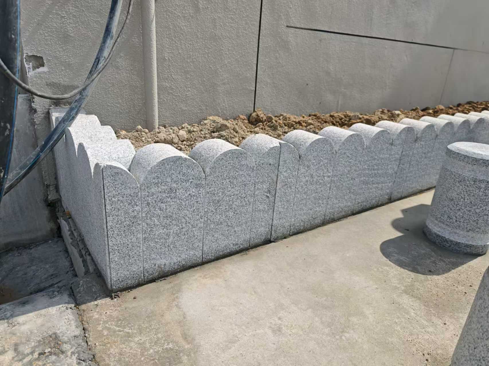 淄博 芝麻白花岗岩花边石铺装效果图